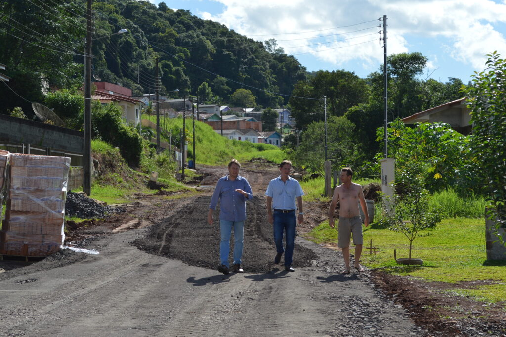  - Trabalhos em andamento no bairro Jardim Itália