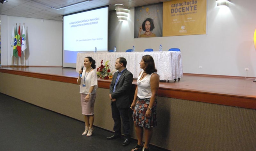  - Dirigentes da Unoesc durante a abertura da Semana de Capacitação Docente