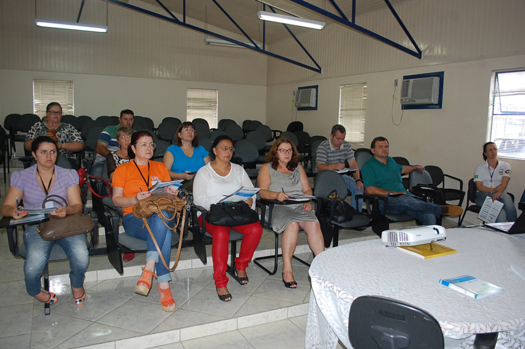 Motoristas do transporte escolar cerro-negrense participaram de curso de reciclagem