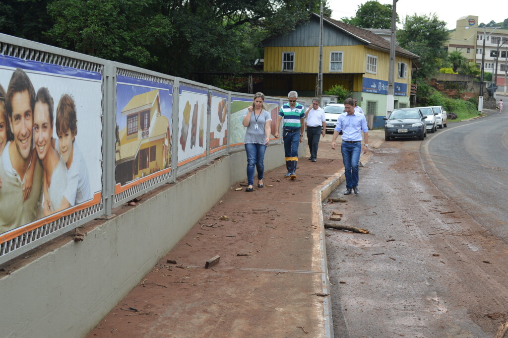  - A administração de Joaçaba está atenta para auxiliar as famílias necessitadas, especialmente através da secretaria de obras e assistência social.