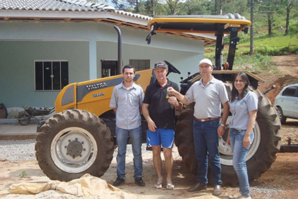 Mais um trator entregue pelo Sicoob/SC - Credicanoas