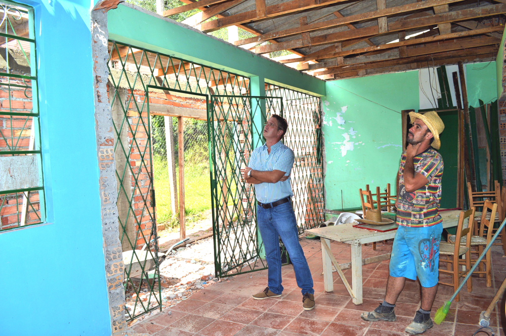  - Vice-prefeito Marcos Weiss acompanhando as obras.