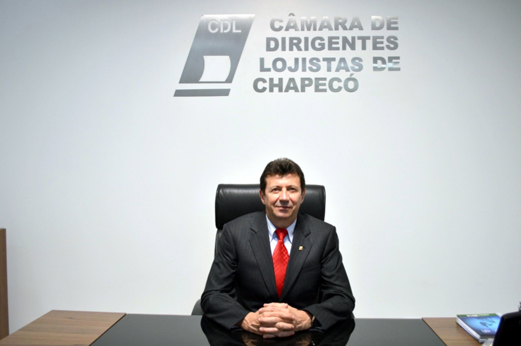  - Segundo o presidente da CDL Chapecó, José Carlos Benini, a palavra estratégica de 2015 foi reinventar-se