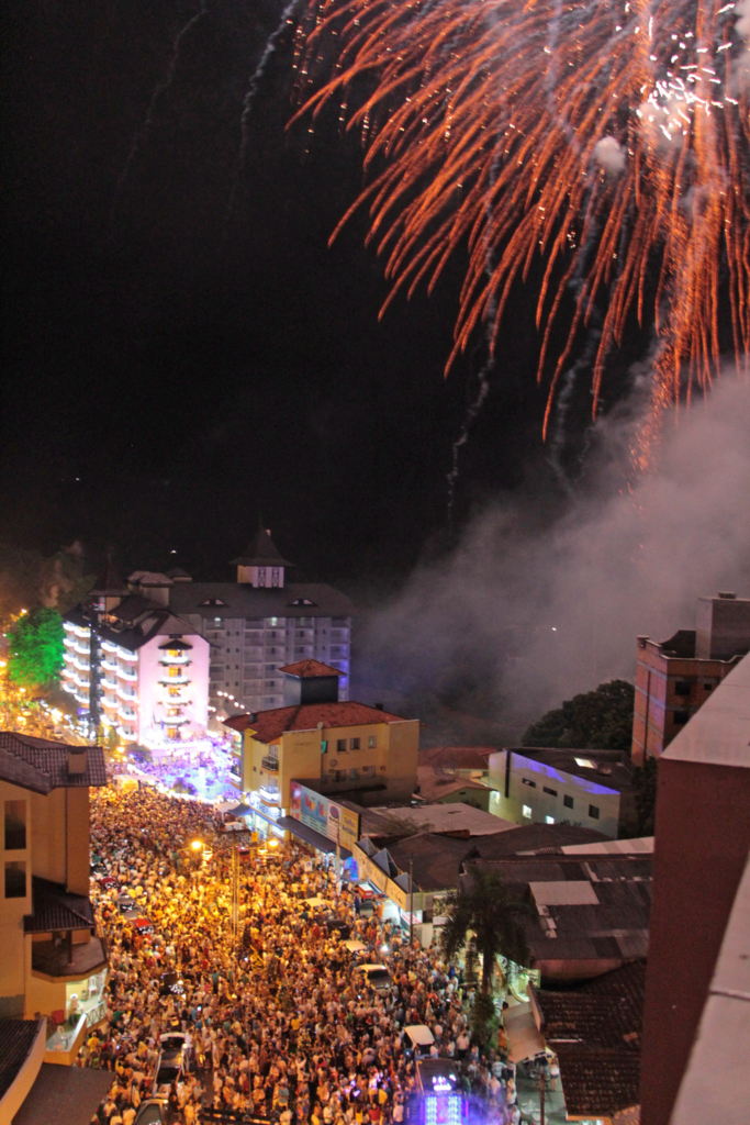 Piratuba recebe 2016 com grande público