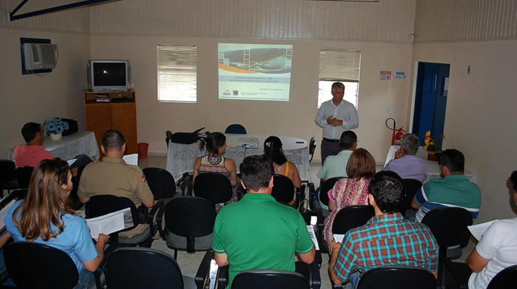 Trabalho conjunto em favor da comunidade