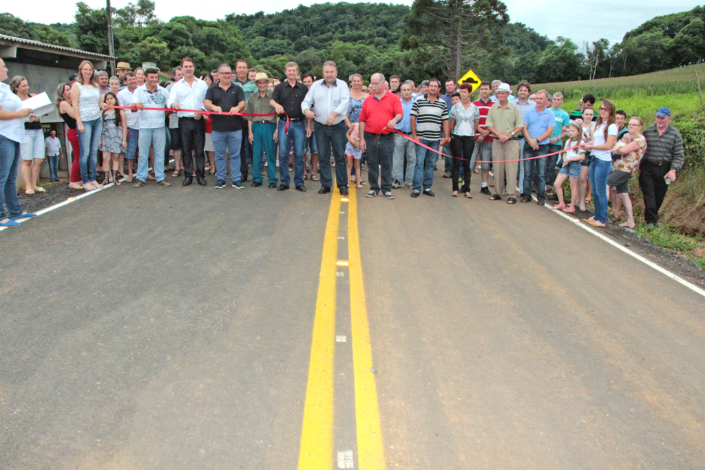 Prefeitura de Piratuba inaugura pavimentação em Linha Divisa