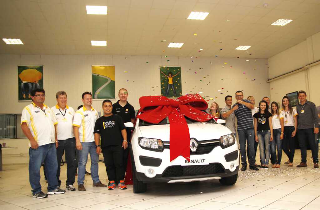 De Marco Renault entrega mais um carro através da Promoção Girou, Ligou, Ganhou