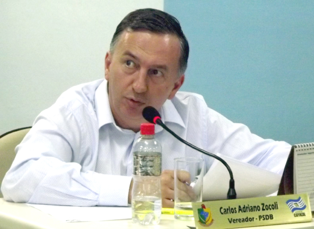 Vereador Adriano da Prefeitura de Capinzal benfeitorias nas estradas rurais e em ginásio de esportes