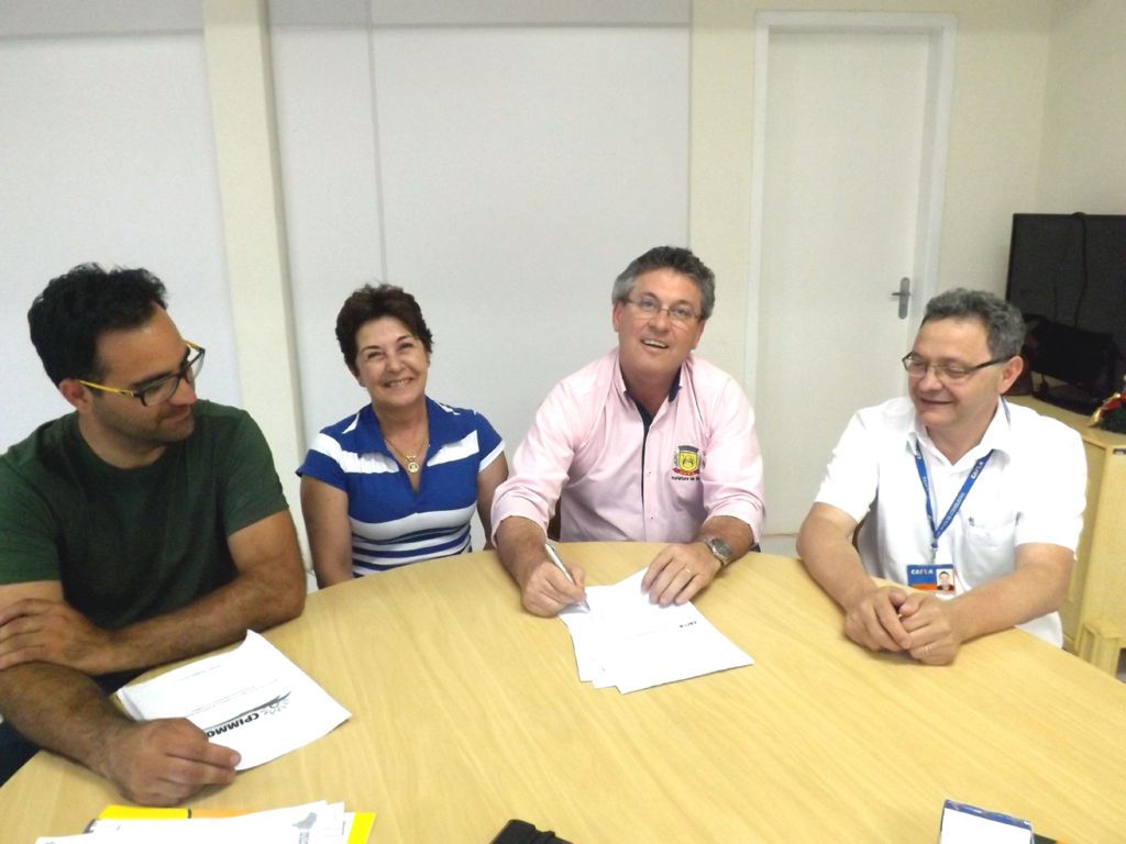 Consórcio Público Meio Oeste assina convênio com a Caixa Econômica Federal