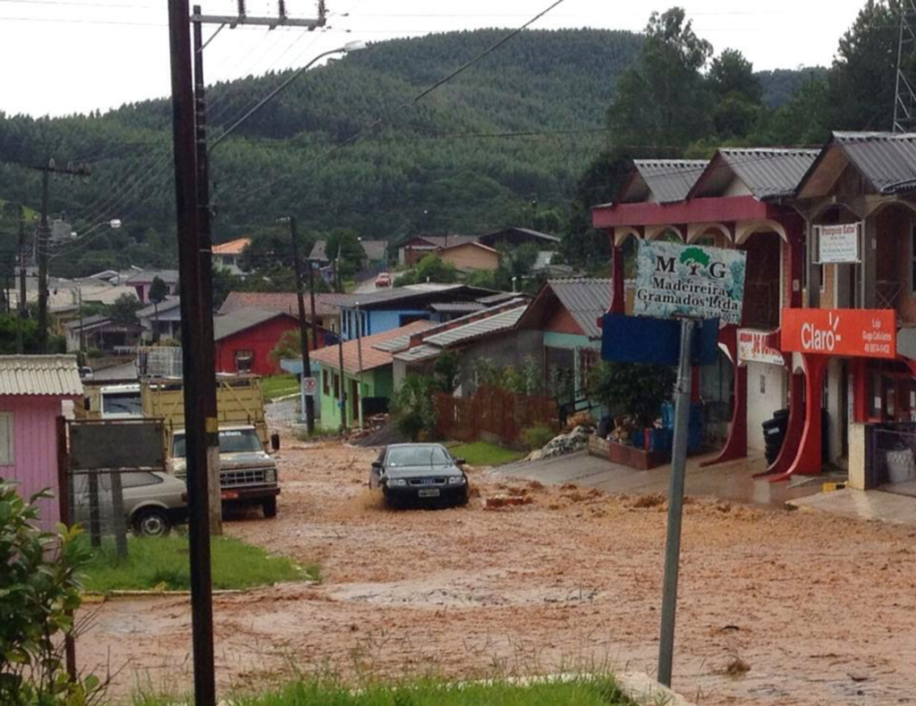 Secretário Regional acompanhou a restauração da ponte entre os municípios de Vargem e Abdon Batista