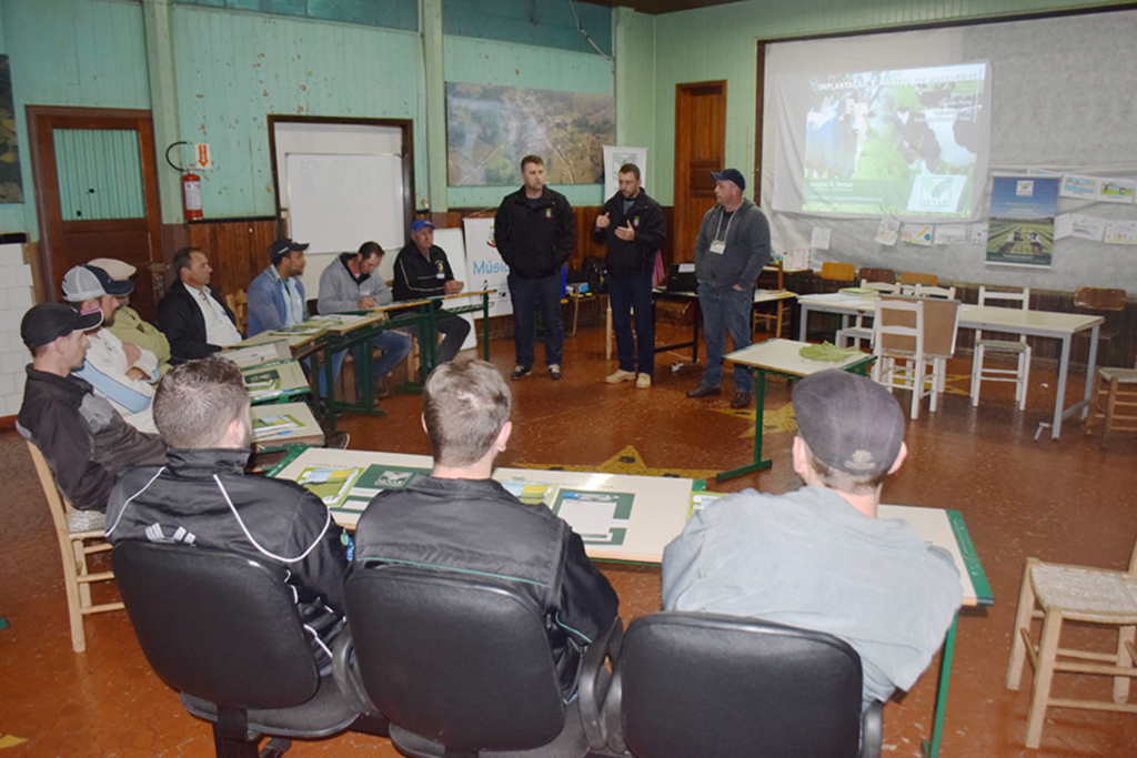 Treinamento de bovinocultura de leite e corte em Abdon Batista