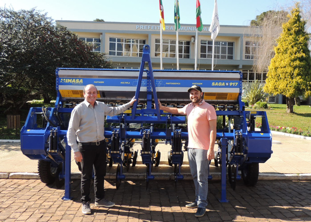 Mais equipamentos para a agricultura em Esmeralda