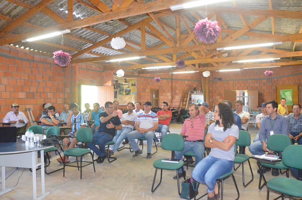 Agricultores anitenses participam de reunião do CMDR