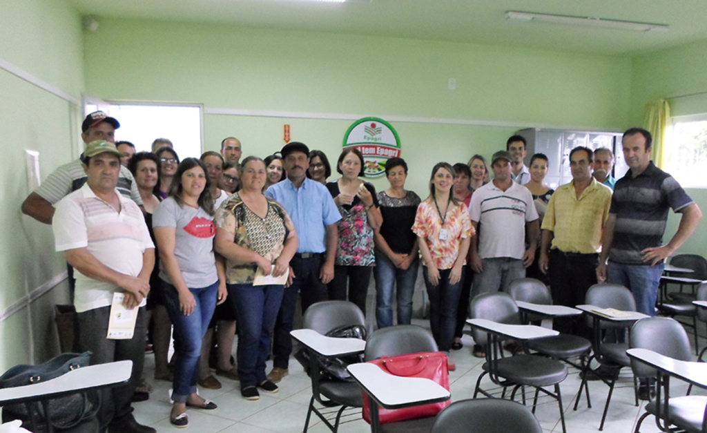 Produtores de queijo artesanal  serrano reunidos em Capão Alto