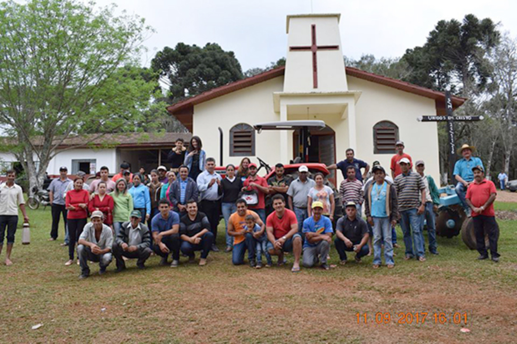 Prefeitura de Cerro Negro entrega trator para atender comunidades