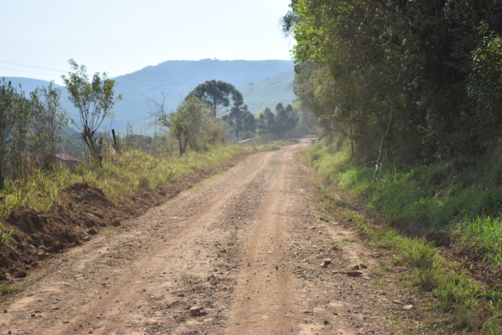 Secretaria de Obras realiza melhorias no interior de Abdon Batista