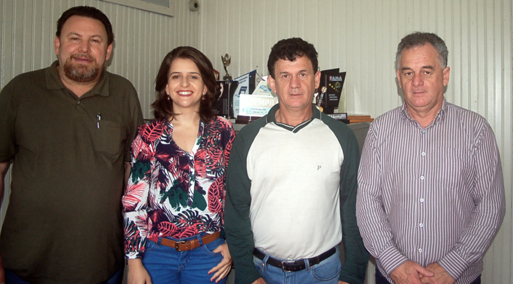  - Lanhi (assessor do deputado Valduga), Caroline (jornalista), Aldo Azevedo (jornalista) e Enio O. Azevedo (diretor geral de O Tempo).