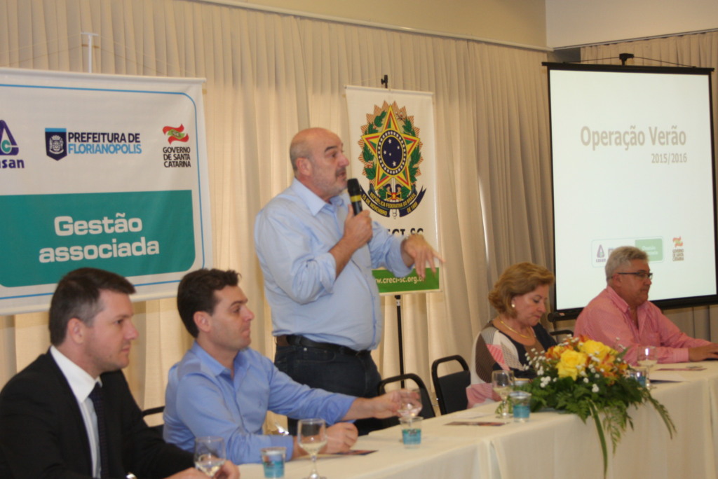  - Presidente da CASAN, Valter Gallina, mostrou conjunto de ações que a Empresa desenvolveu para garantir o abastecimento no Verão. (Neiva Daltrozo)