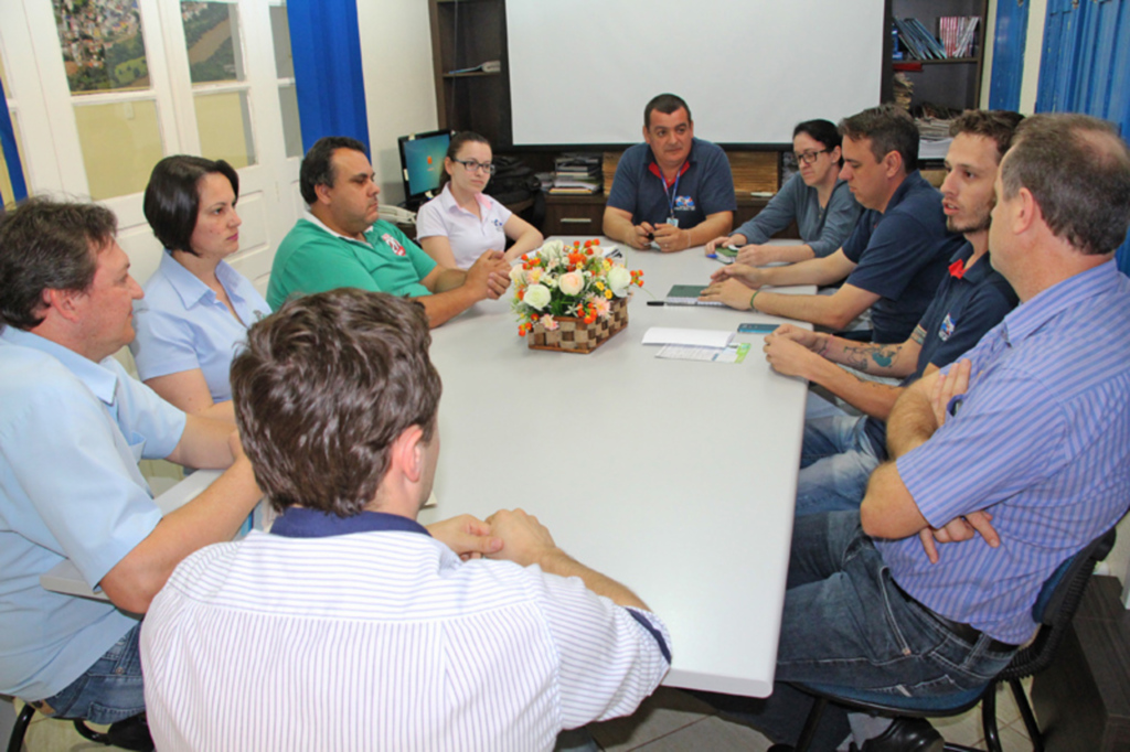 Cristiano Mortari Assessoria de Imprensa - Prefeitura de Piratuba - Na reunião os bela-vistenses solicitaram informações sobre o Plano de Saúde oferecido em Piratuba