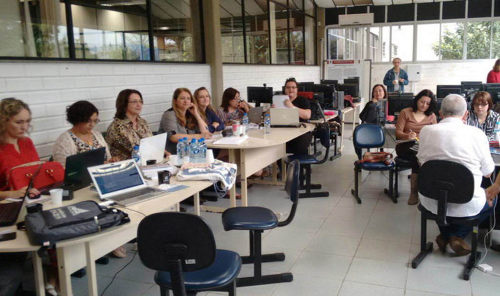 Dhébora Santiago - Pesquisadores durante workshop na Udesc