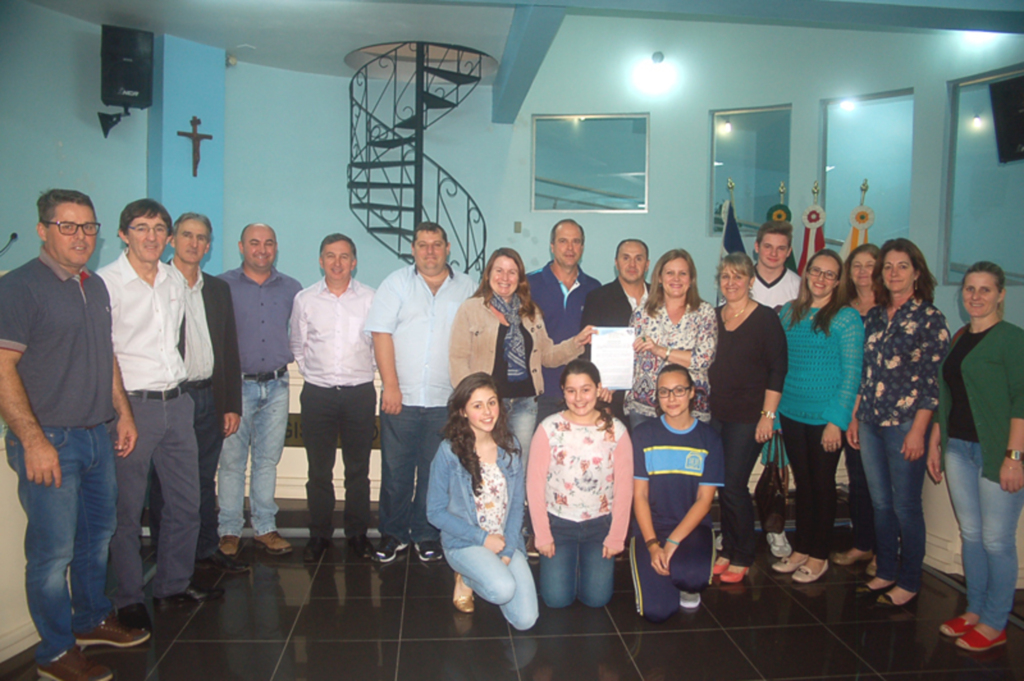 Vereadora CIMARA realiza moção de aplauso as escolas do Município