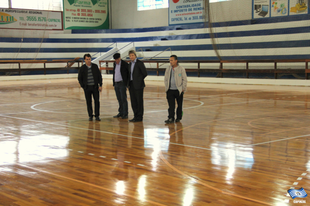 DEPUTADO VISITA QUADRA DE ESPORTES DO DILETÃO