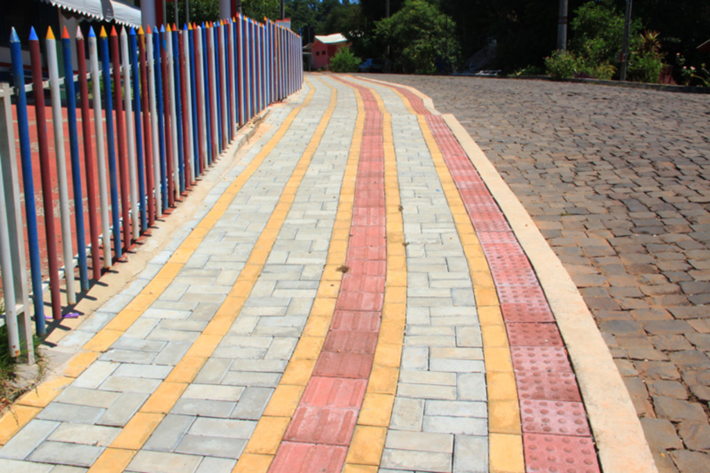 Prefeitura de Piratuba segue construindo passeios no perímetro urbano