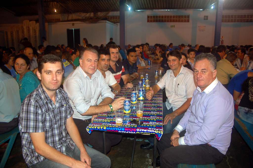 Jantar bem sucedido do Esporte Clube Ipiranga do loteamento Parizotto, em Capinzal