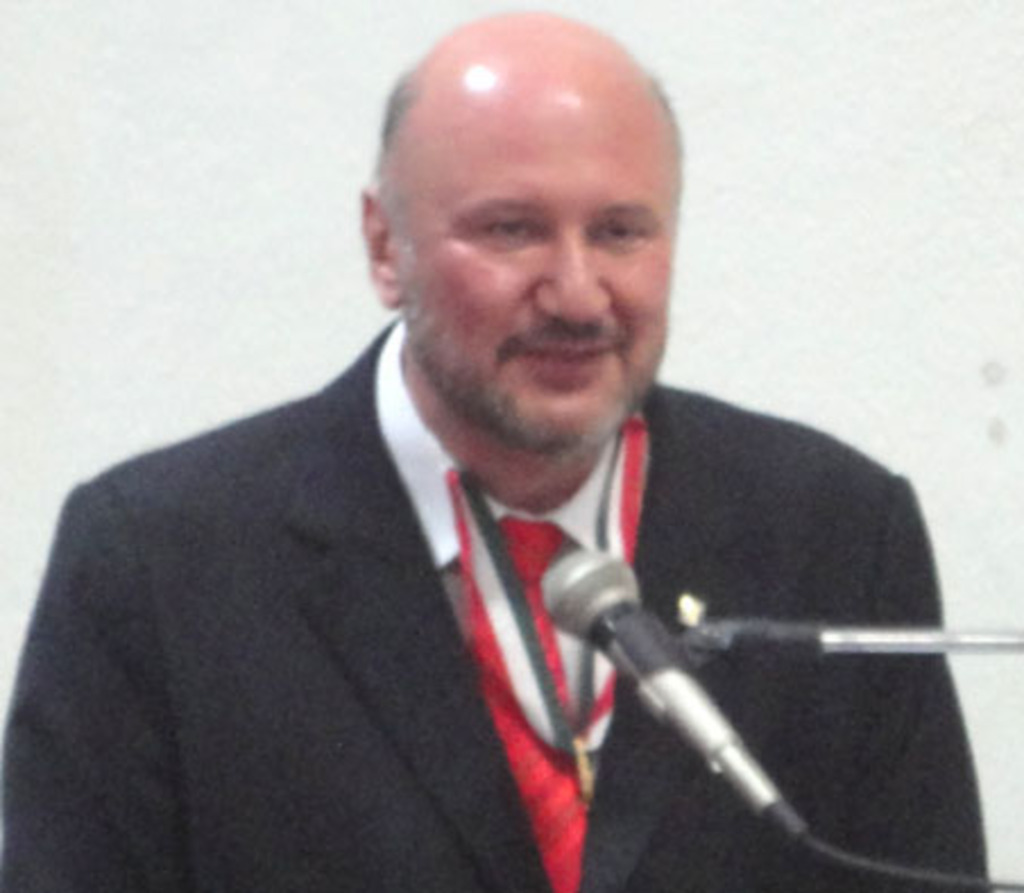 REITOR ADELCIO HOMENAGEADO EM SIMPÓSIO DE EDUCAÇÃO CRISTÃ
