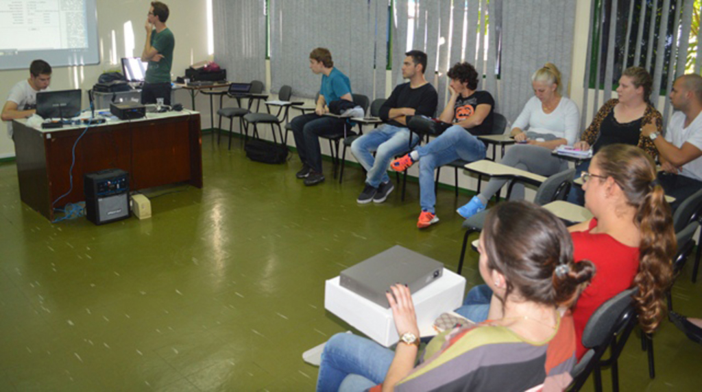 Curso de Formação Continuada para Professores das salas de Tecnologias