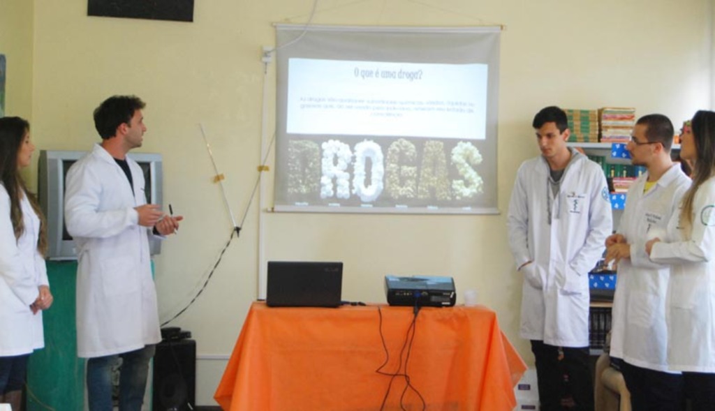 Curso de Medicina promove troca de experiências entre acadêmicos e pacientes do CAPS