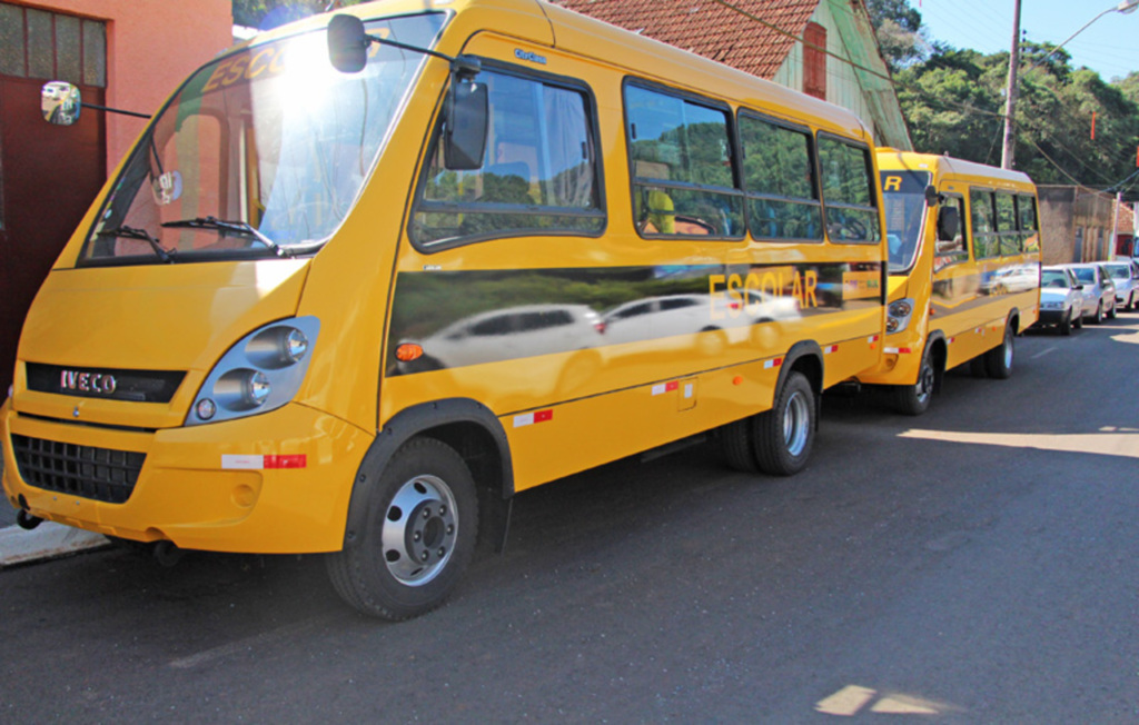 Piratuba recebe dois micro-ônibus do Governo Federal