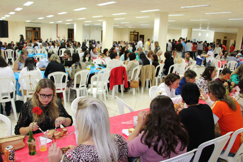 Confraternização e aumento salarial para os servidores da Prefeitura de Piratuba