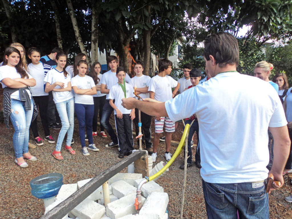 Alunos de Itá visitam escola no interior de Piratuba