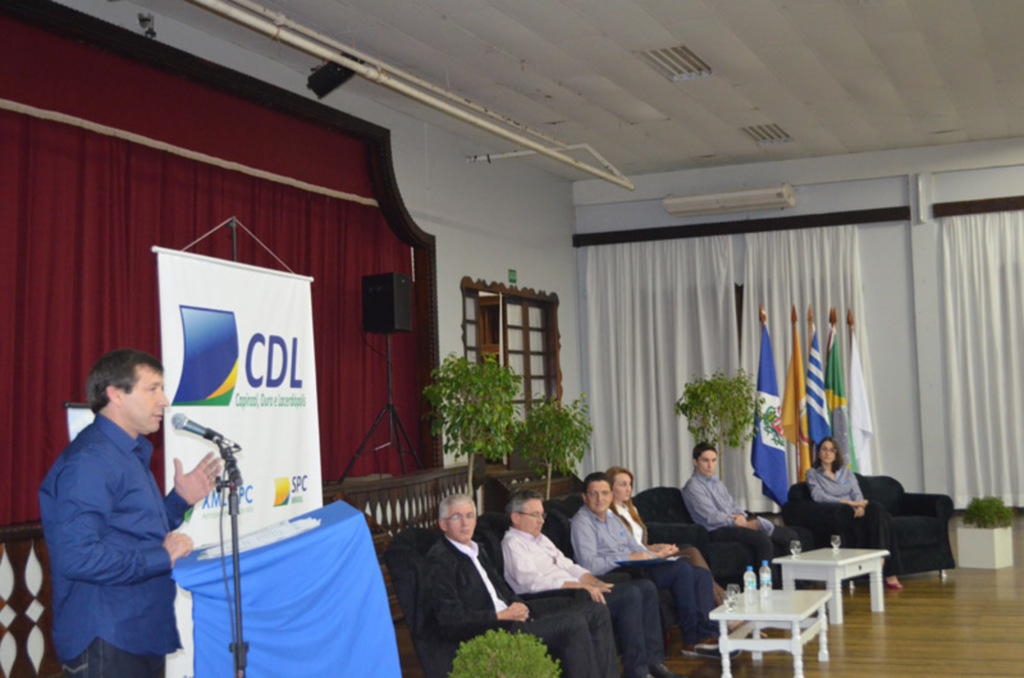 Associados da CDL aprovam prestação de contas de 2014