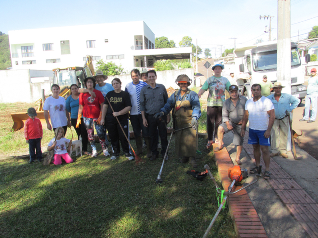 Povo e Prefeitura juntos pela limpeza do bairro