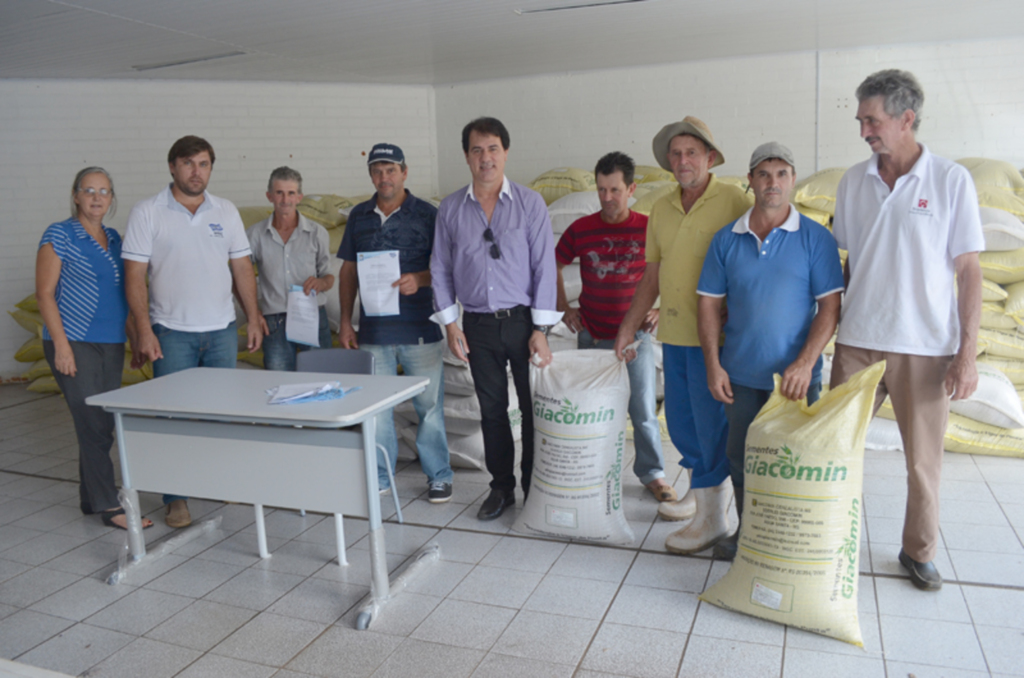 Administração Municipal inicia a entrega das sementes de aveia