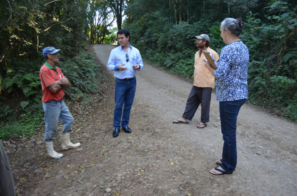 ADMINISTRAÇÃO MUNICIPAL SEGUE COM VISITAS AS FAMÍLIAS AGRICULTORAS