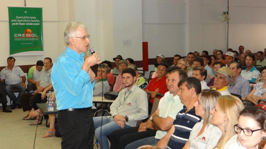 Girardi participa de assembleia da Cresol