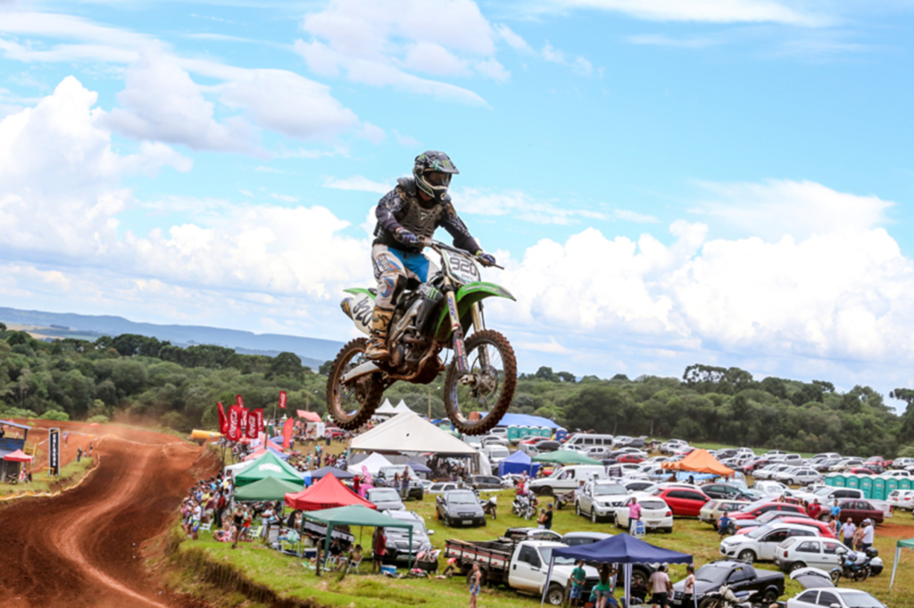 2ª Etapa do Campeonato Gêmeas do Iguaçu reúne mais de 100 pilotos em Campos Novos