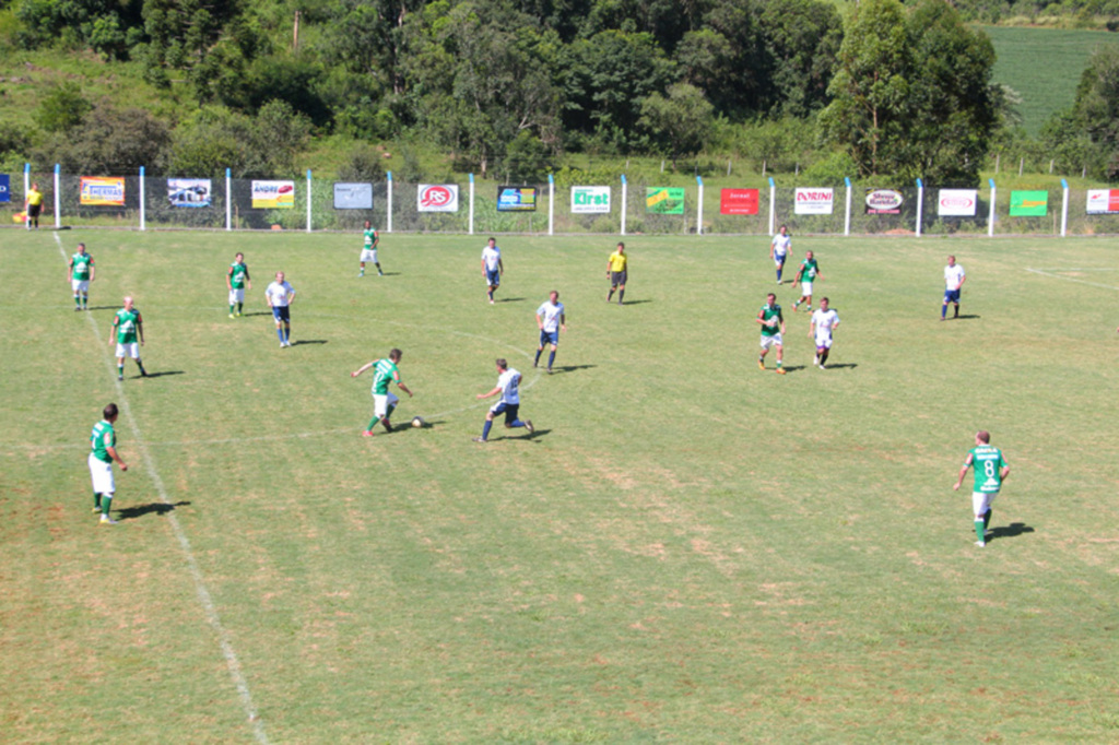 Comunidade de Lageado Mariano inaugura o novo campo esportivo