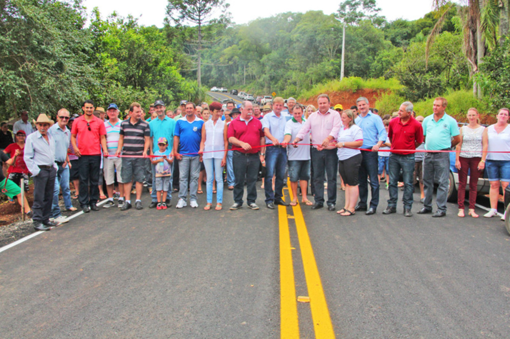 Prefeitura inaugura asfalto no interior de Piratuba
