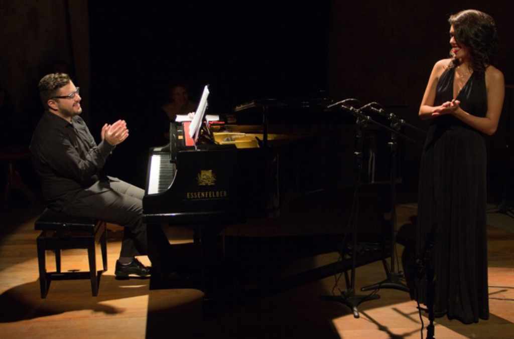 Joaçaba recebe neste domingo espetáculo de músicas francesas para piano