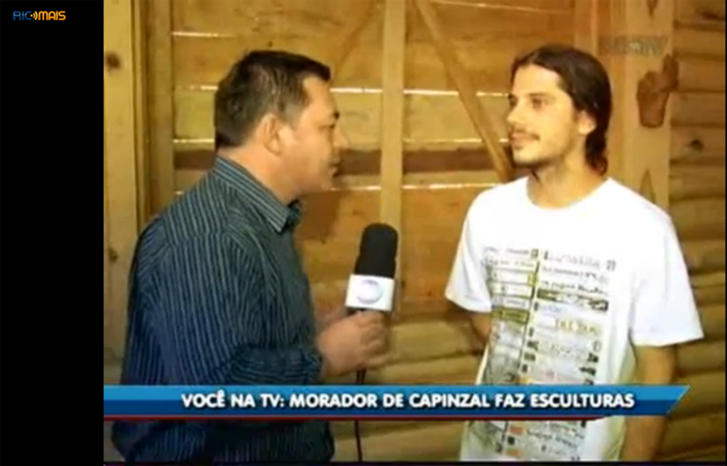 Artesão de Capinzal cria esculturas reaproveitando pedaços de madeira