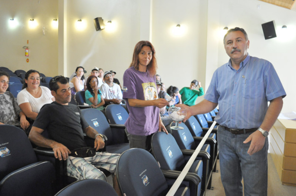 Futuros moradores do Loteamento Faedo participam de sorteio para escolha das residências
