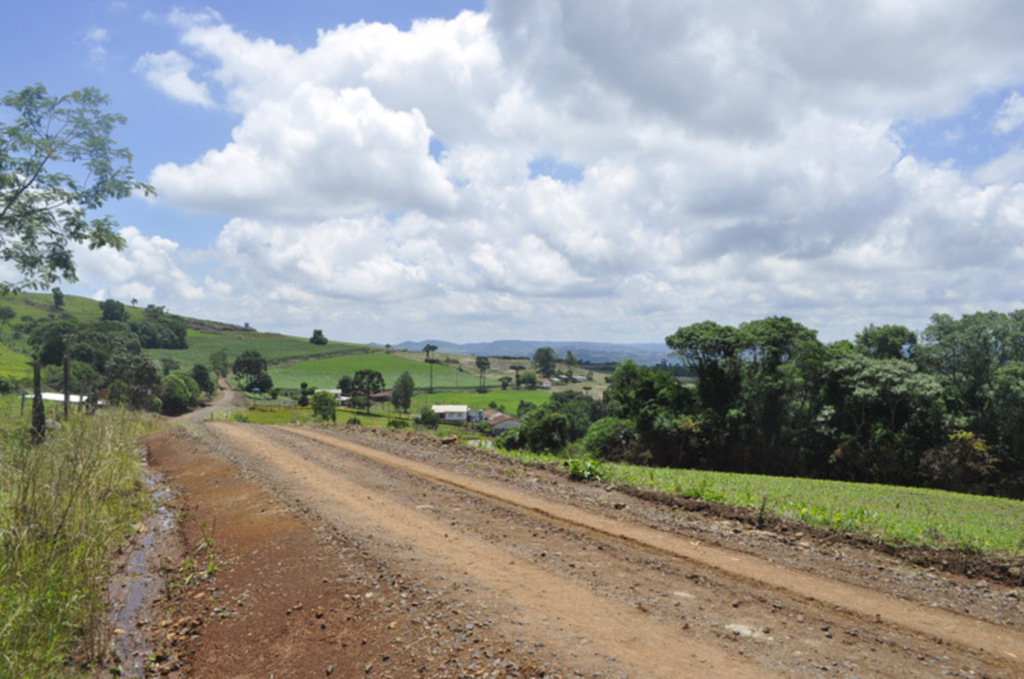 Estradas do interior de Herval d? Oeste recebem melhorias