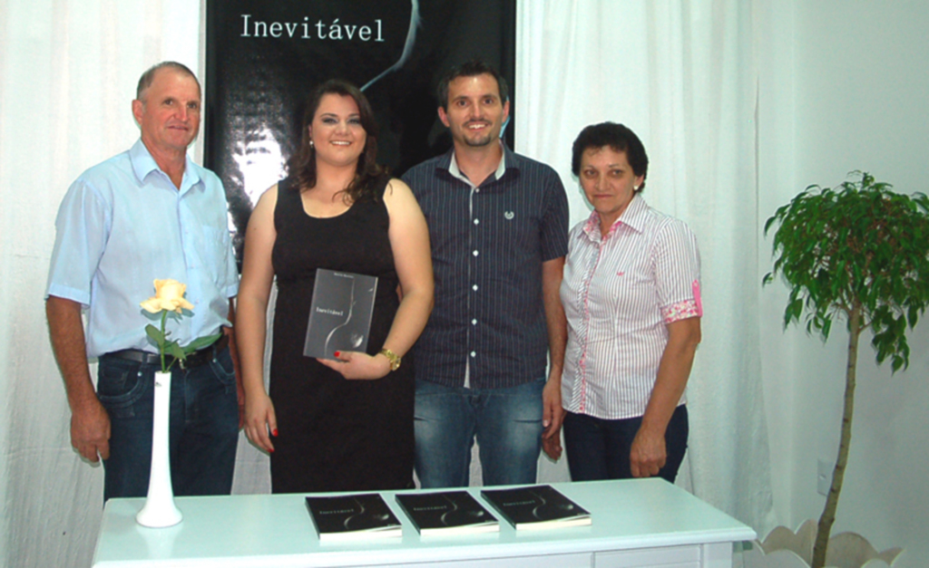 Daniela faz o lançamento do livro Inevitável