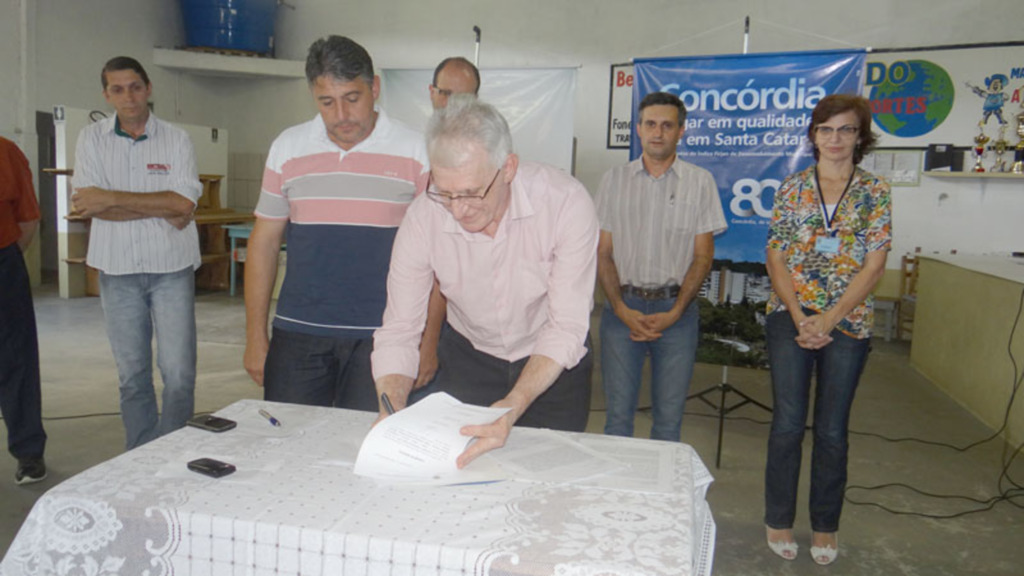 Ordem de serviço para construção do ESF do Bairro da Gruta