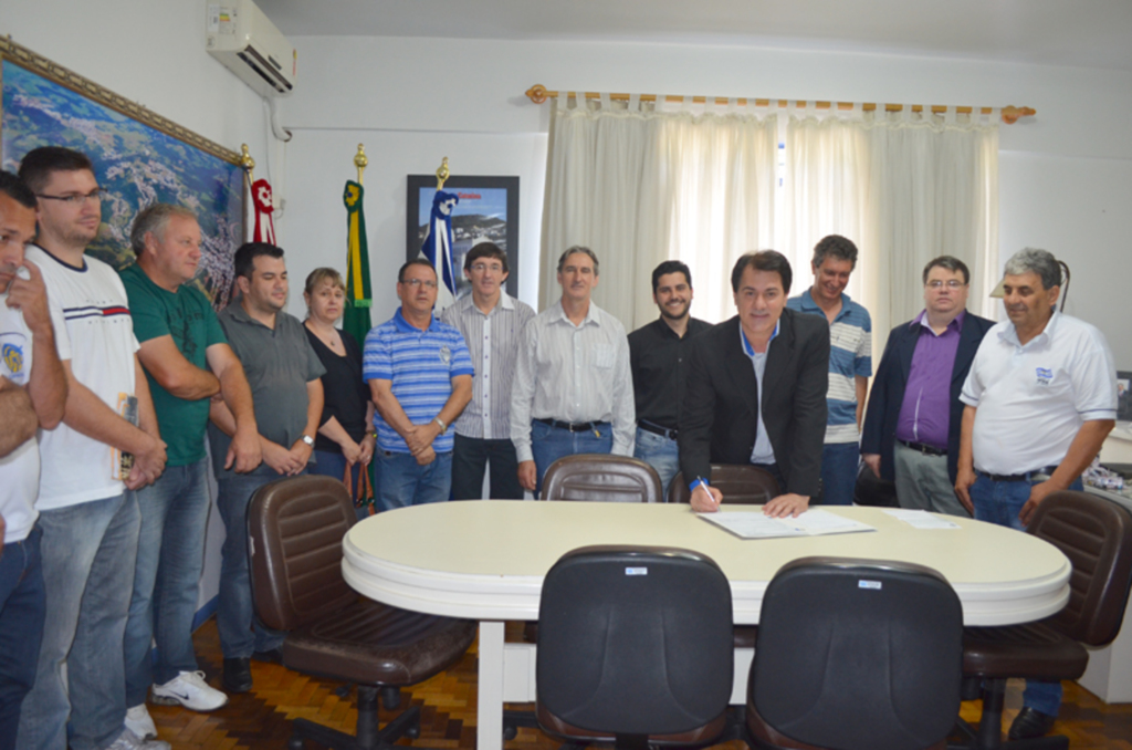 ASSINADA ORDEM DE SERVIÇO DOS PORTAIS DE CAPINZAL