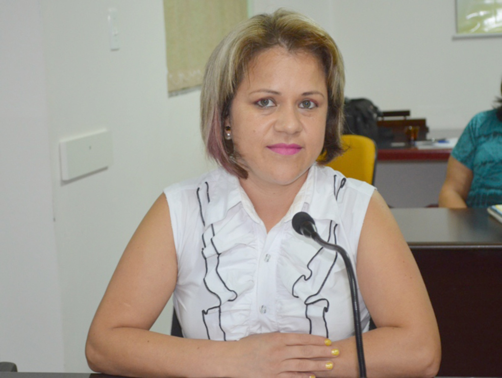 ?Estou realizando um sonho? afirma Maria Salete de Almeida ao assumir vaga no Legislativo ourense